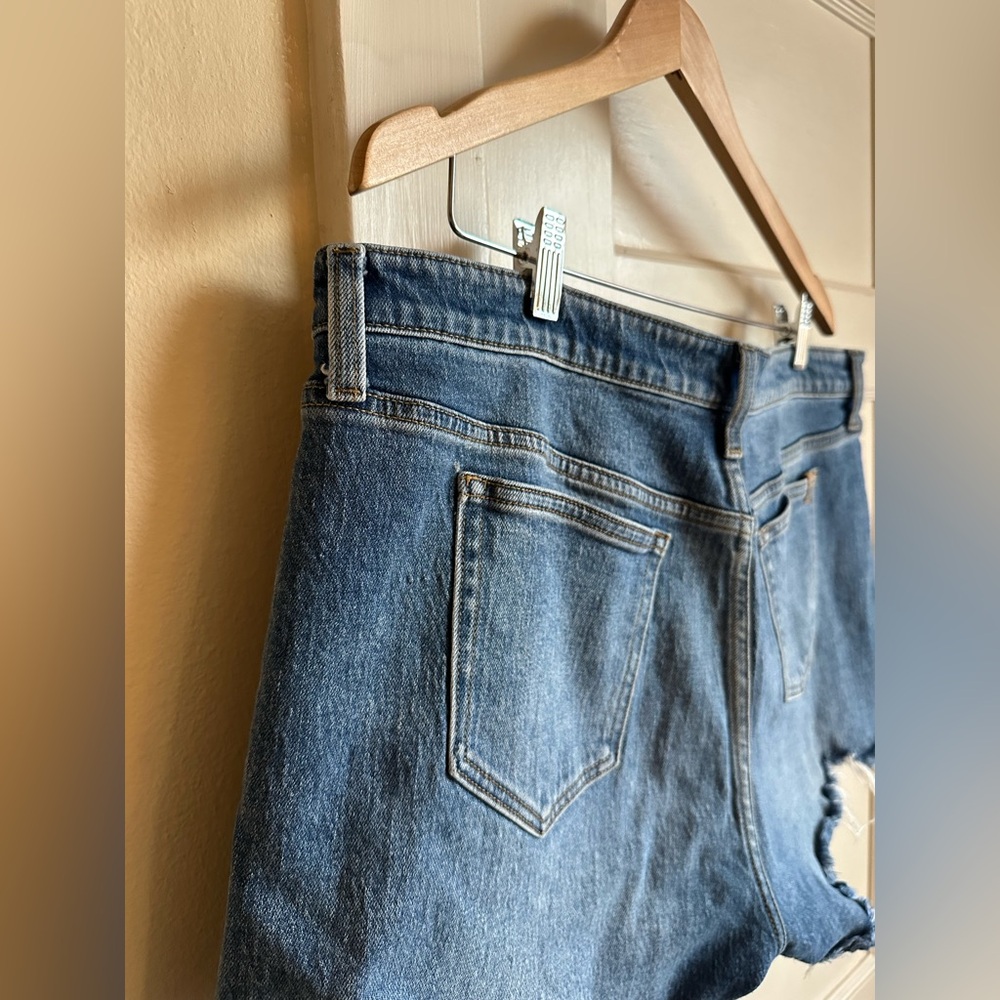 Joe’s Jeans ‘The Ozzie’ Mid-Rise Cut-off Short - 34 - Picture 6 of 6